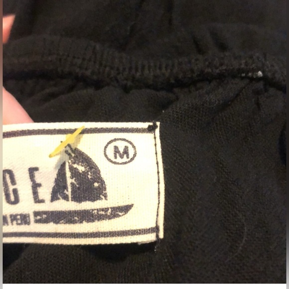 Elegant Black Off-Shoulder Dress - Picture 6 of 9